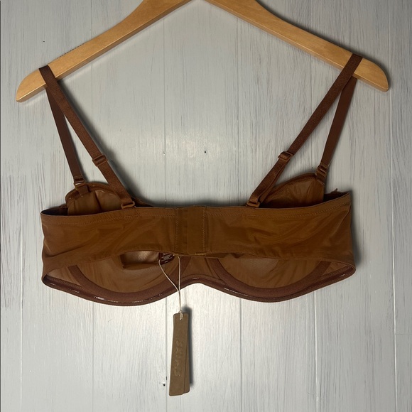 NWT SKIMS Ultra Fine Mesh Strapless Bra in Bronze Size 38C - Picture 6 of 8